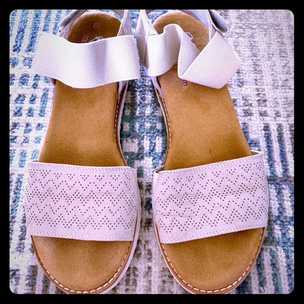 Summer sandals